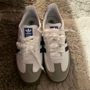 adidas Samba OG
Cloud White Core Black